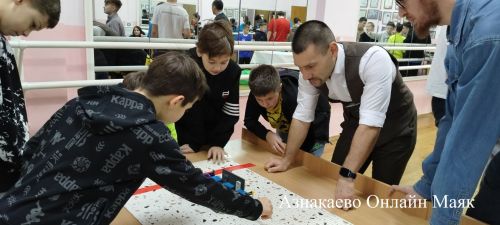 Бүген Азнакайда «РобоБитва» дигән республика ярышлары узды