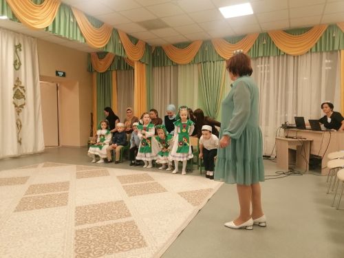 Азнакай шагыйрәләре балалар бакчасында кунакта булды