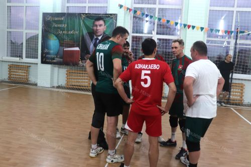 Азнакайда Данияр Мөхитов истәлегенә волейбол буенча турнир узды