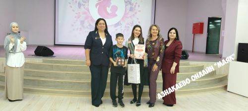 Азнакайда әниләр көненә багышланган чара узды