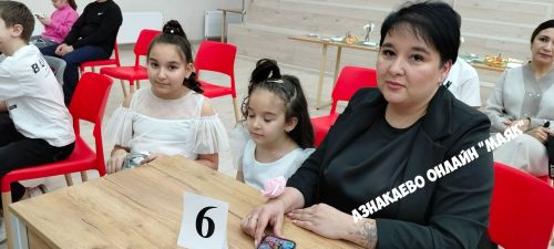 Азнакайда әниләр көненә багышланган чара узды