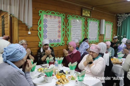 Азнакайда солдат әниләре белән очрашу узды