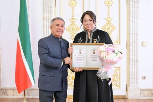 Рустам Минниханов вручил премии за вклад в развитие гражданского общества