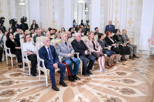 Рустам Минниханов вручил премии за вклад в развитие гражданского общества