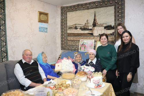 Җиңү бистәсендә Абдуллина Мәгъсүмә Дәүләтша  кызы 100 яшьлек юбилее уңаеннан котлаулар кабул итте