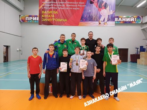 Азнакай егетләре көрәш мәйданында сынатмады