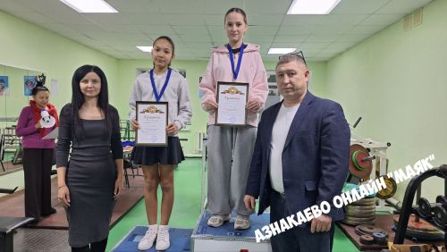 Азнакайда армрестлинг буенча ярышлар узды