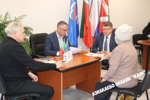 Депутат азнакайлыларны кабул итте