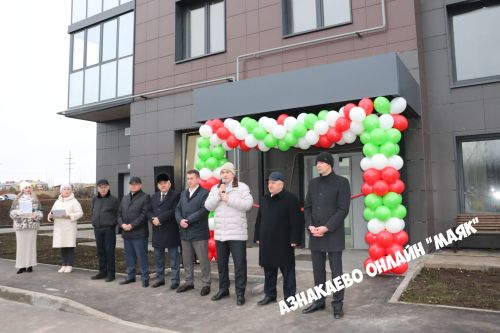 Азнакайда тугыз катлы йорт үз ишекләрен ачты