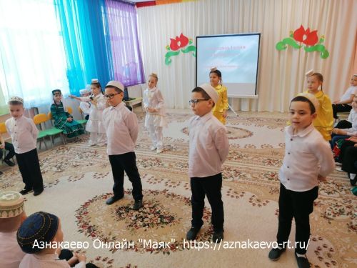 Азнакай шагыйрәләре балалар бакчасында Туган тел бәйрәмендә катнашты