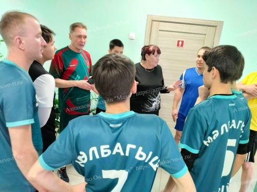 Азнакайда физкультура укытучысы Әгъдәс Әхтәмовны искә алдылар