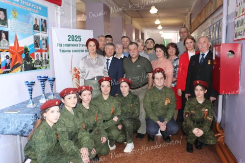 Мәктәпләр үзләренең батыр улларының исемнәрен мәңгеләштерәләр