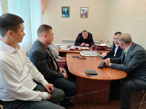 Сегодня в Азнакаево проходят встречи с участием предпринимателей района