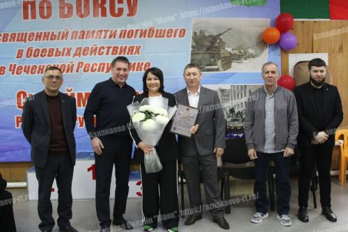 Азнакай боксчылары батыр якташыбыз Руслан Сөләймановны искә алдылар