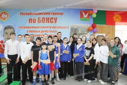 Азнакай боксчылары батыр якташыбыз Руслан Сөләймановны искә алдылар