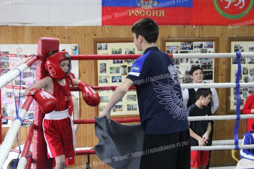 Азнакай боксчылары батыр якташыбыз Руслан Сөләймановны искә алдылар
