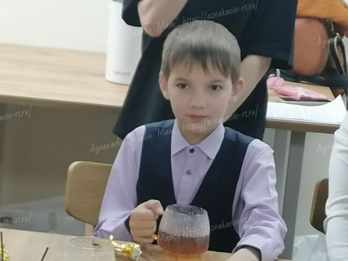 Официальная встреча за чашкой чая