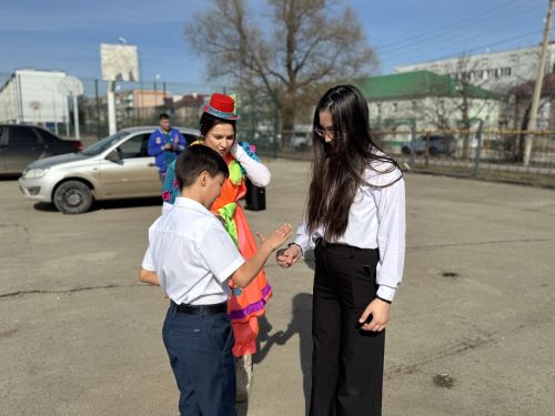 Улыбка и смех – это для всех! Как в парке Ишкаева отметили 1 апреля