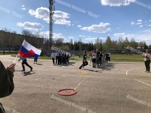 В Азнакаево школьники соревновались в эстафете «Дорога памяти»
