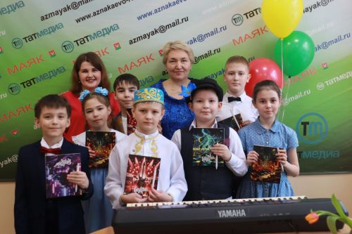 Весенний концерт юных талантов: «Творческая дружная семья»
