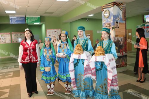 Азнакай үзенең Бөек улын данлады