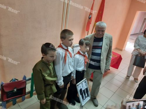 Азнакай үзенең Бөек улын данлады