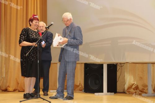 Азнакай үзенең Бөек улын данлады