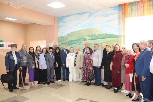 Азнакай үзенең Бөек улын данлады