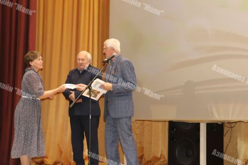 Азнакай үзенең Бөек улын данлады