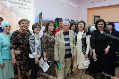 Азнакай үзенең Бөек улын данлады
