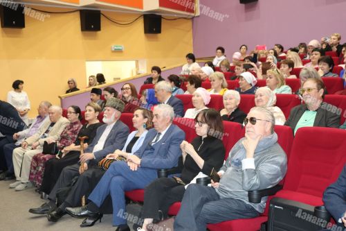 Азнакай үзенең Бөек улын данлады