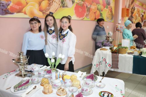 Азнакай үзенең Бөек улын данлады