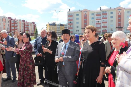 Азнакай үзенең Бөек улын данлады