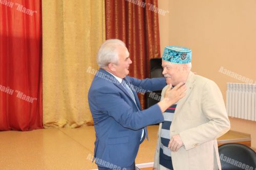 Азнакай үзенең Бөек улын данлады