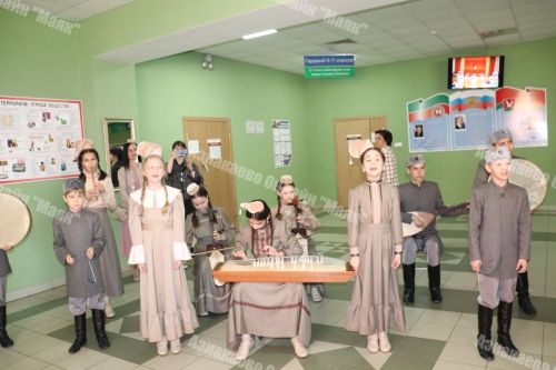 Азнакай үзенең Бөек улын данлады