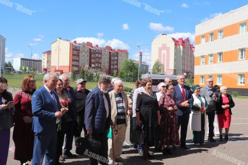 Азнакай үзенең Бөек улын данлады
