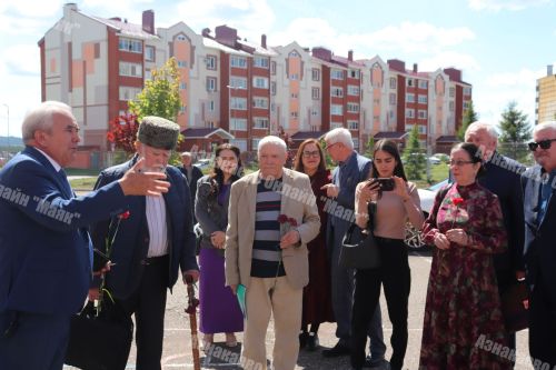 Азнакай үзенең Бөек улын данлады