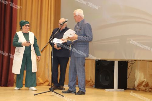 Азнакай үзенең Бөек улын данлады