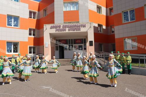 Азнакай үзенең Бөек улын данлады