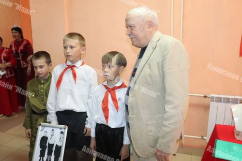 Азнакай үзенең Бөек улын данлады