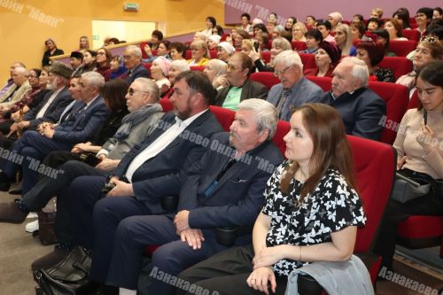 Азнакай үзенең Бөек улын данлады