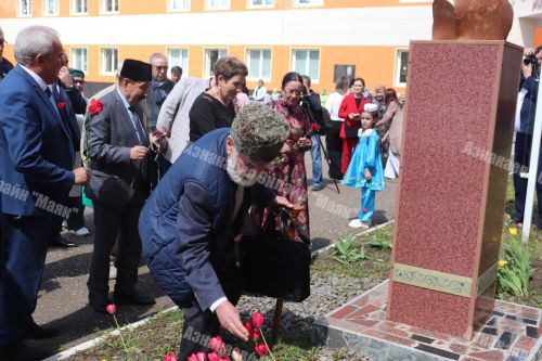 Азнакай үзенең Бөек улын данлады