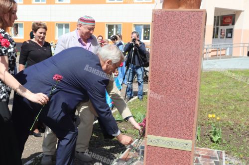 Азнакай үзенең Бөек улын данлады