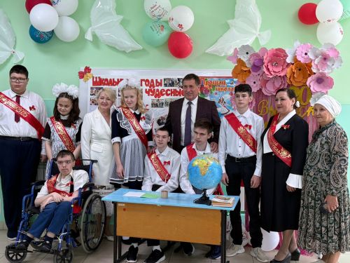 Азнакай мәктәбендә Соңгы кыңгырау чыңлады