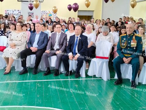 Азнакайда Соңгы кыңгырау бәйрәме үтте