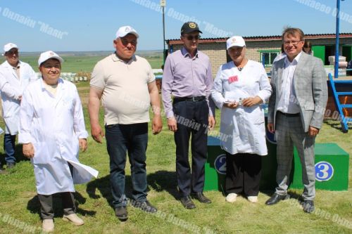 Азнакай районында сыер савучылар һәм төхнологлар бәйгесе үтте
