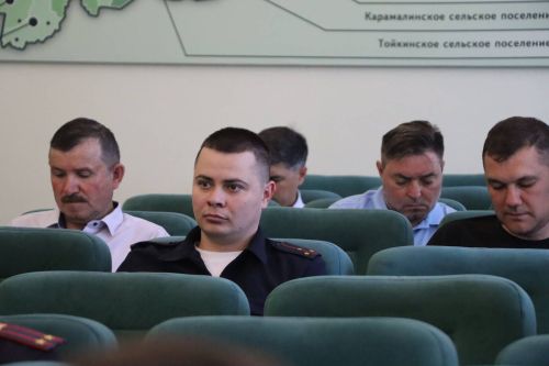 Азнакайда ике үсмер исерек килеш руль артына утырган