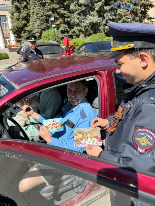 Автоинспекторлар Азнакай халкын Җиңү көне белән котлады