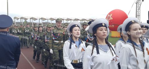 Азнакайда Җиңү көненә багышланган парад үтте