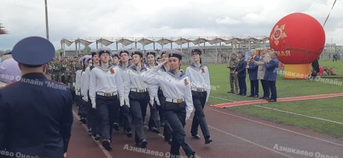 Азнакайда Җиңү көненә багышланган парад үтте